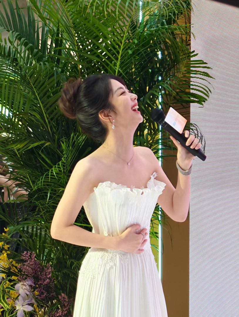 #网红奶爸儿子撞脸谭松韵#可爱缘分意外出圈！小初心眉眼梨涡神态和谭松韵高度重合，软萌模样让人越看越相