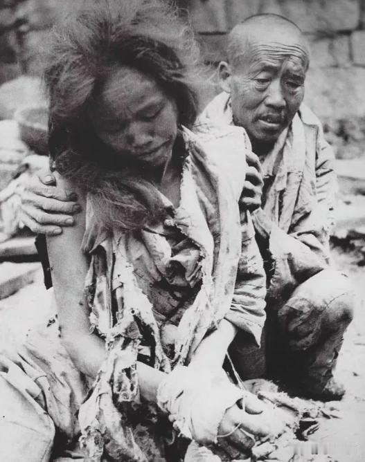 战争，请女人走开，这种时候是悲悯！抗日战争时期，日军铁蹄下的幸存者，她活下来了，