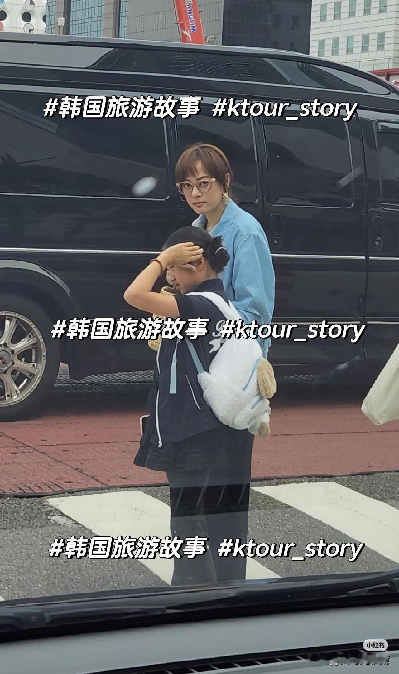 首尔街头惊现孙俪带娃！！哦莫哦莫！真有网友在韩国首尔偶遇邓超孙俪一家四口了！两口