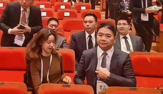 感觉现在大强子已经管不住章泽天了!这次韩国会议,京东大强子出席了,这没什么奇怪