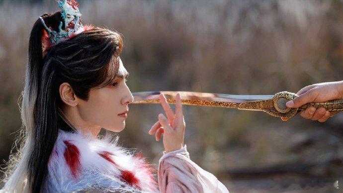 罗云熙又被防爆了吧罗云熙新剧《水龙吟》一开播，全网集体讨论的阵仗太熟悉，和《长