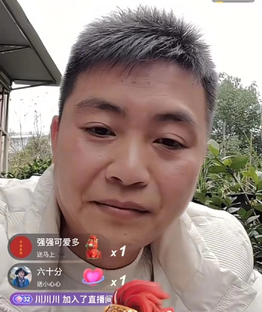 云南起火车救人白衣男，明明肇事过错方，过去一年，为什么还主动发视频出来？刚开始丝