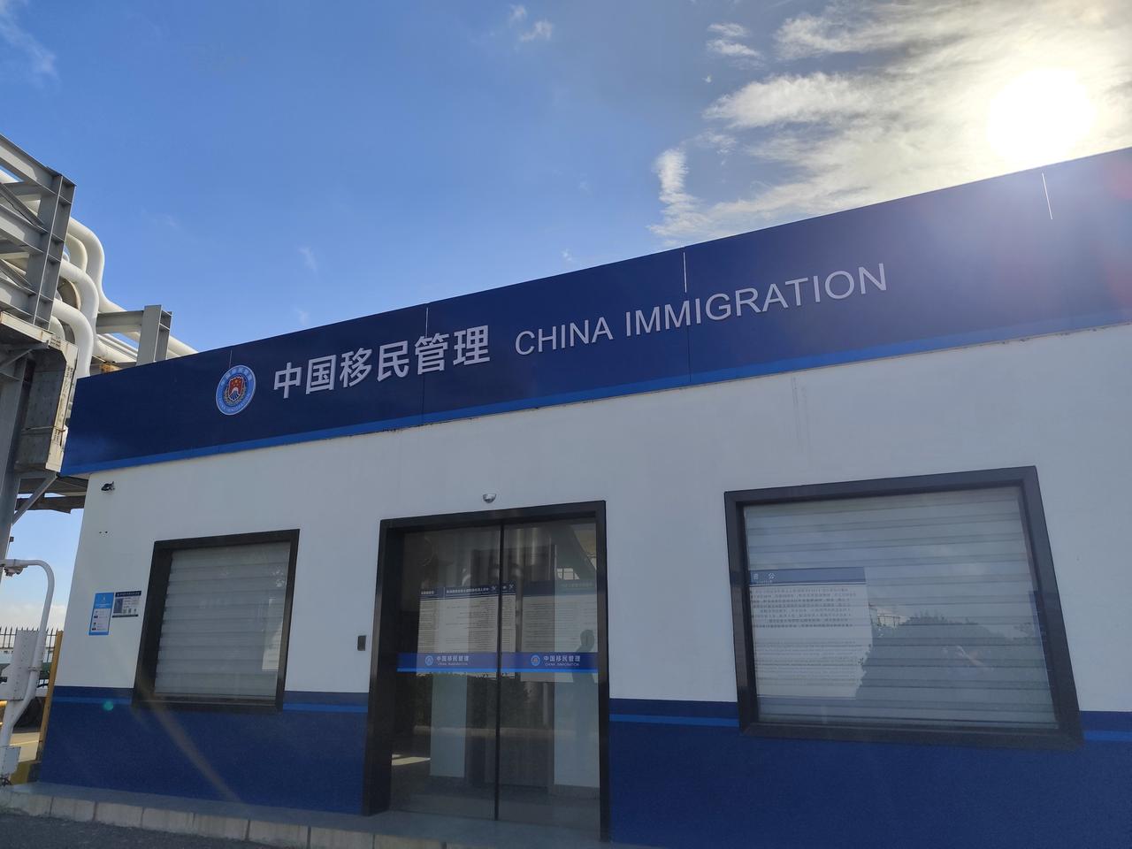 苏州国际机场一旦建成，上海的机场货运减半，客运减三分之一，这就是苏州机场迟迟建不