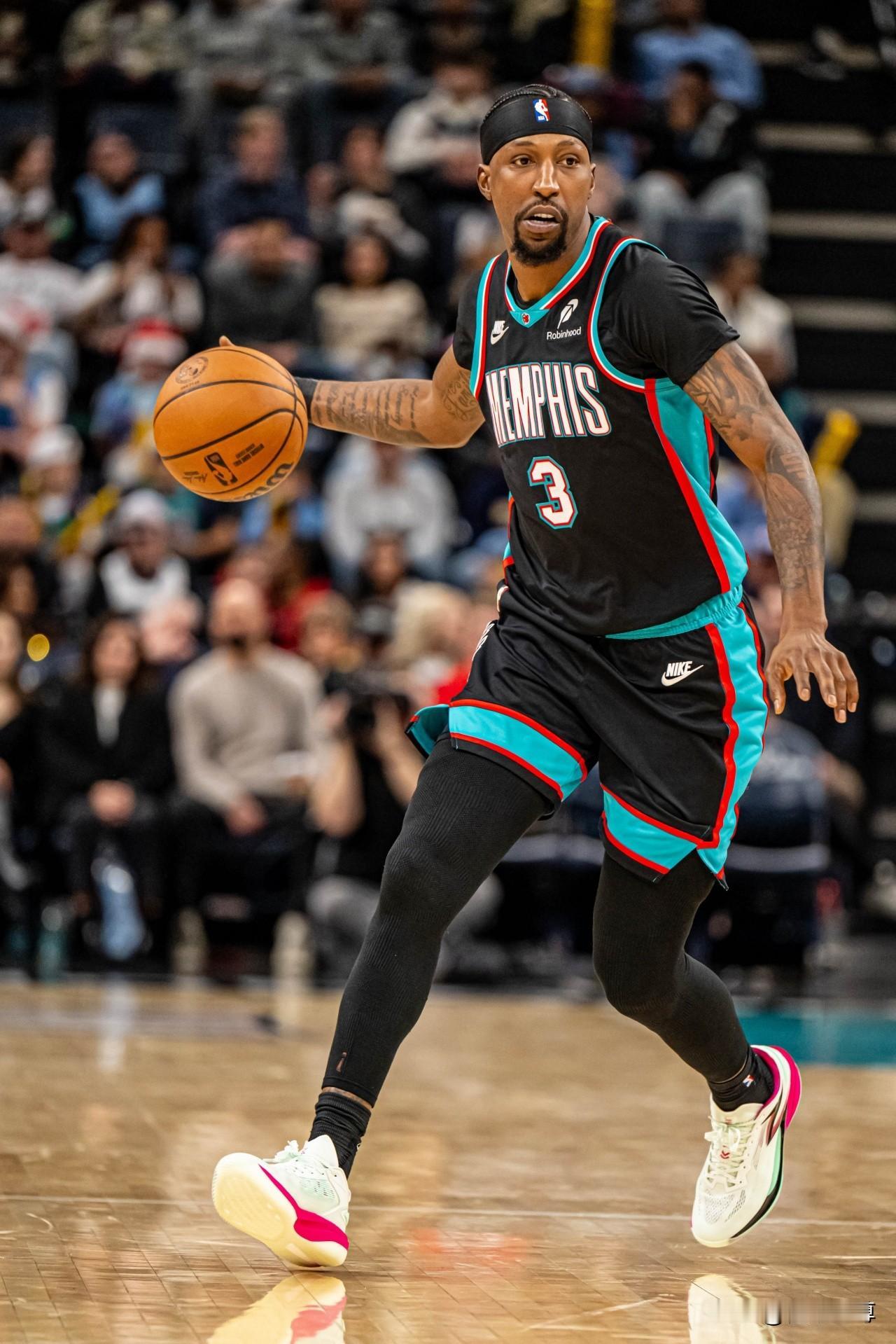 时代不一样了，波普也选择执行2160万美元球员选项！据NBA记者报道，33岁