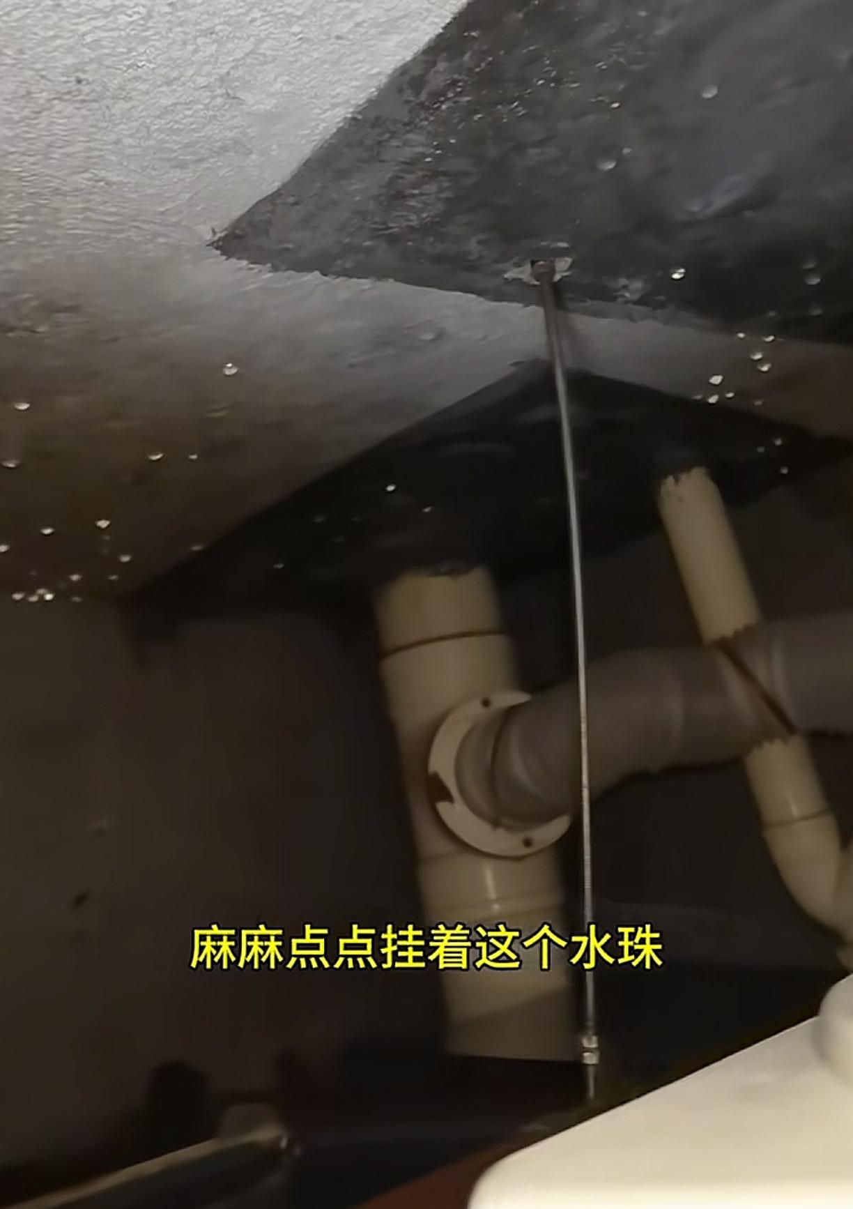 家人们，今天必须跟你们唠唠工程上最容易踩的“防水大坑”！我前阵子帮朋友验收新房，