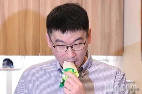 梁文杰为凤梨释迦道歉了陈莹：少去一次酒店可以买很多释迦了立委陈莹邀请陆委会