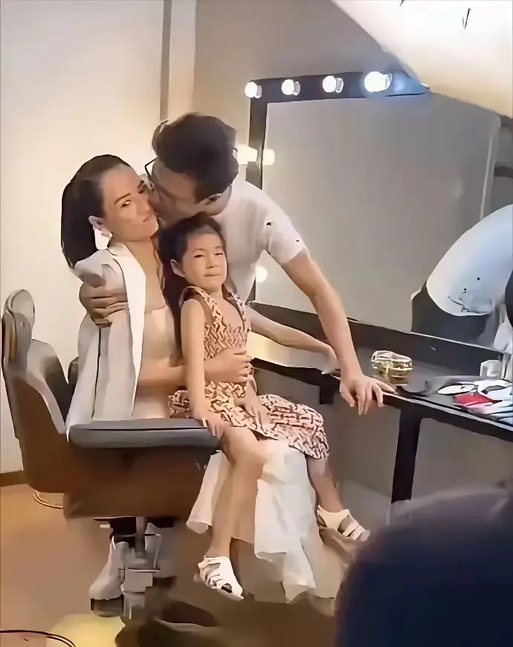 这个表情，跟受刑似的，很痛苦对吧