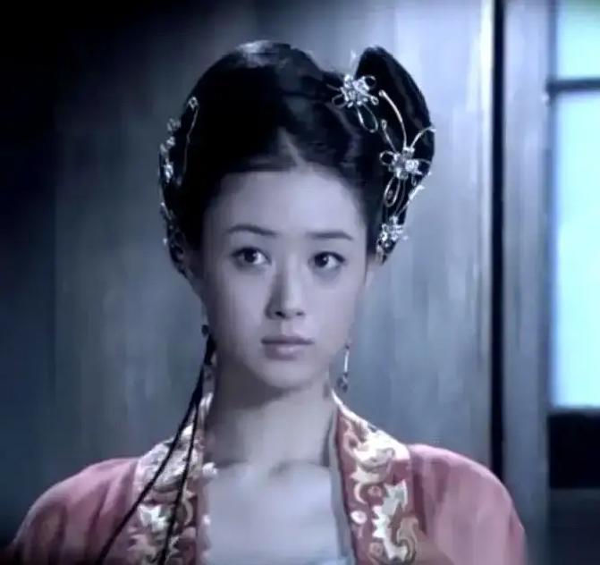 新版《红楼梦》剧组，正在挑战中国观众的认知底线。不是演技问题。是年龄。