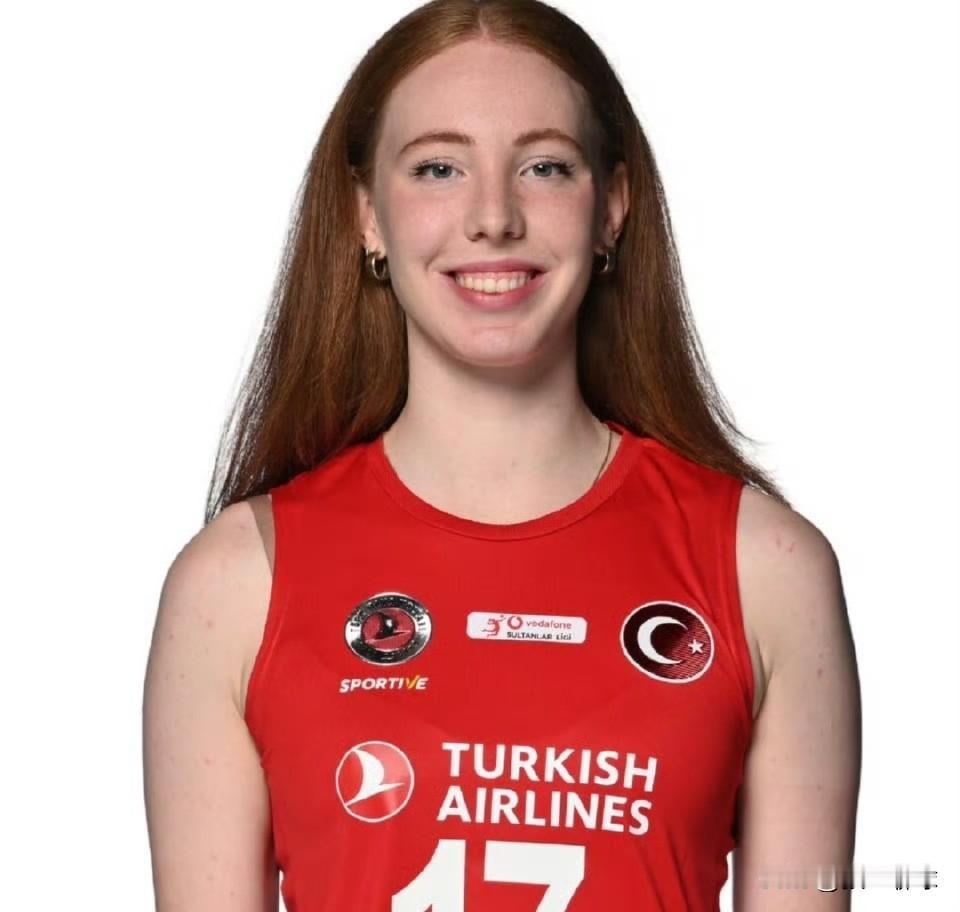 转会传闻——据报道，意大利🇮🇹斯坎迪奇俱乐部已与巴西🇧🇷主攻茱莉亚.贝格