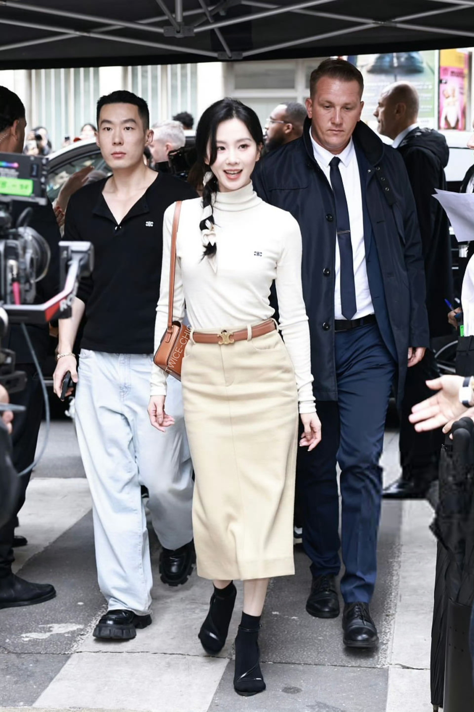CELINE26春季时装秀刘诗诗有一种特殊的气质，就是无论出现在什么照片抓拍里都