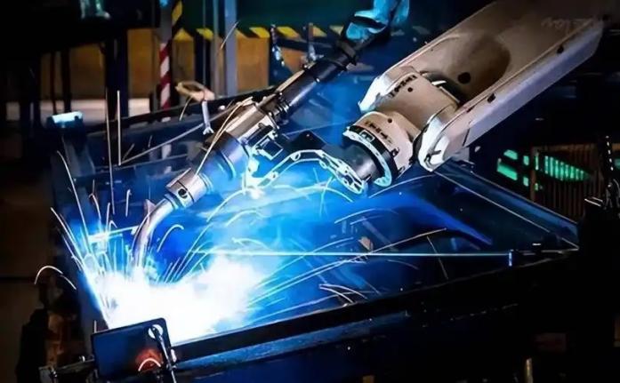 当美媒为制造业人才短缺焦虑时,他们无法理解,为什么在中国,制造业可以成为年轻人施