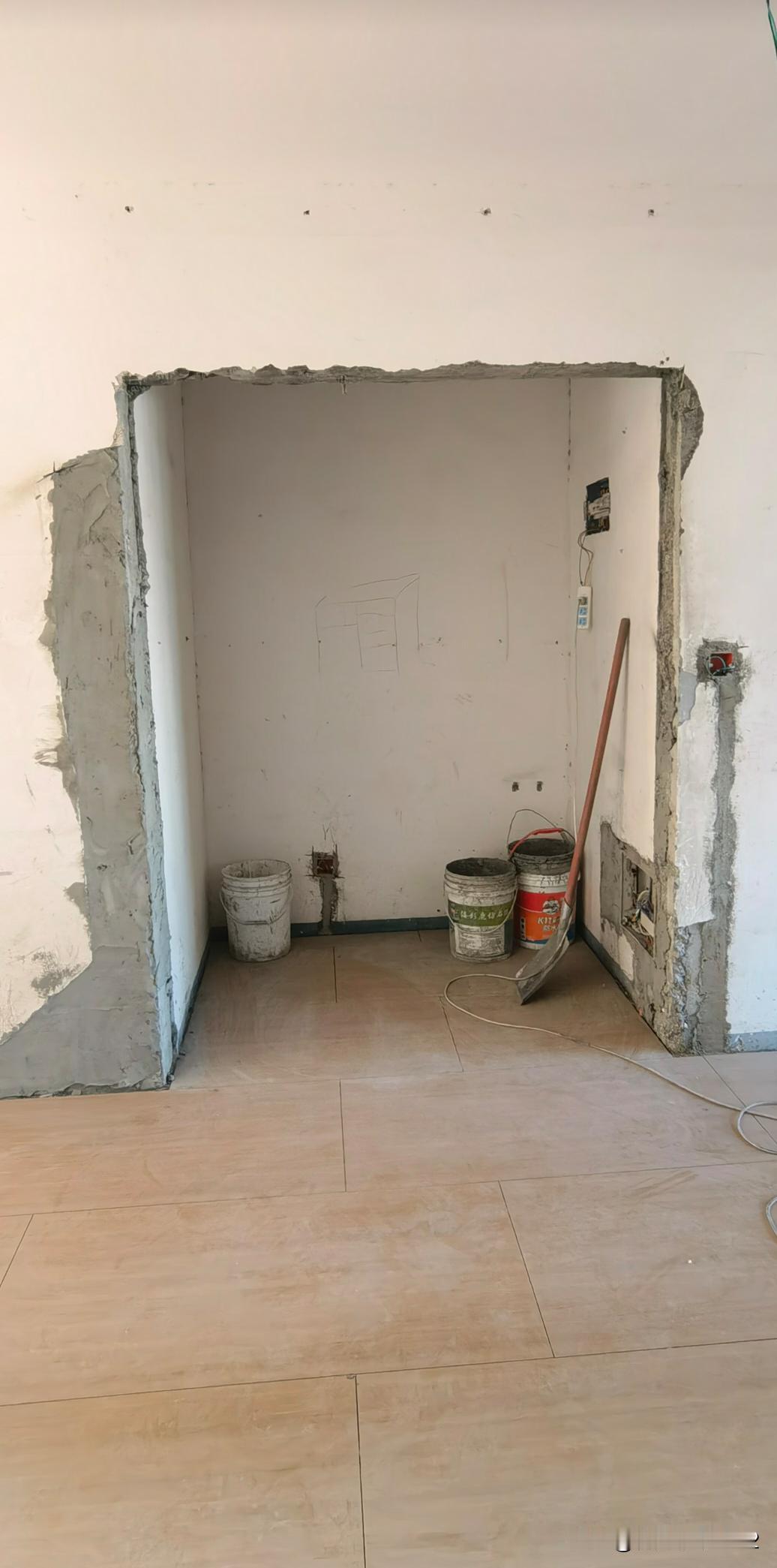 商赠送的面积怎么装修？开发商赠送这个凹进去的一点面积，尺寸165cm×135c