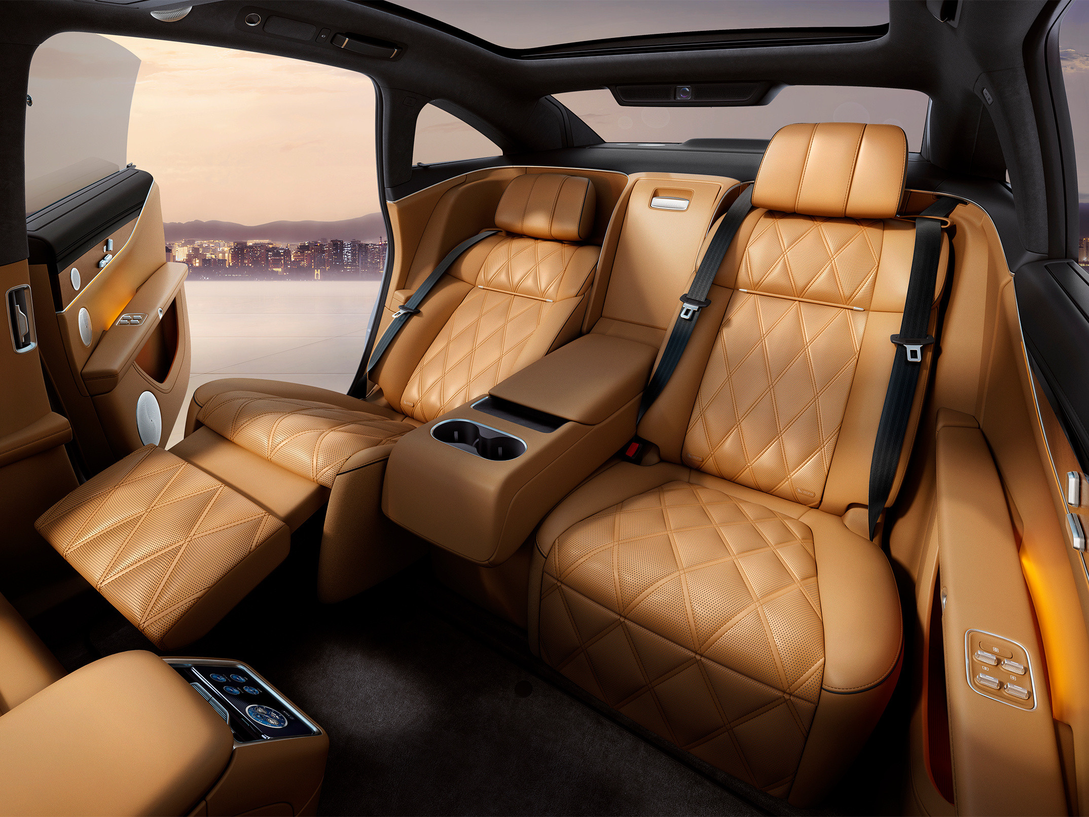 新款享界S9的内饰同级最佳没有之一，后排空间超大，座椅舒适，视觉豪华又舒展精致，