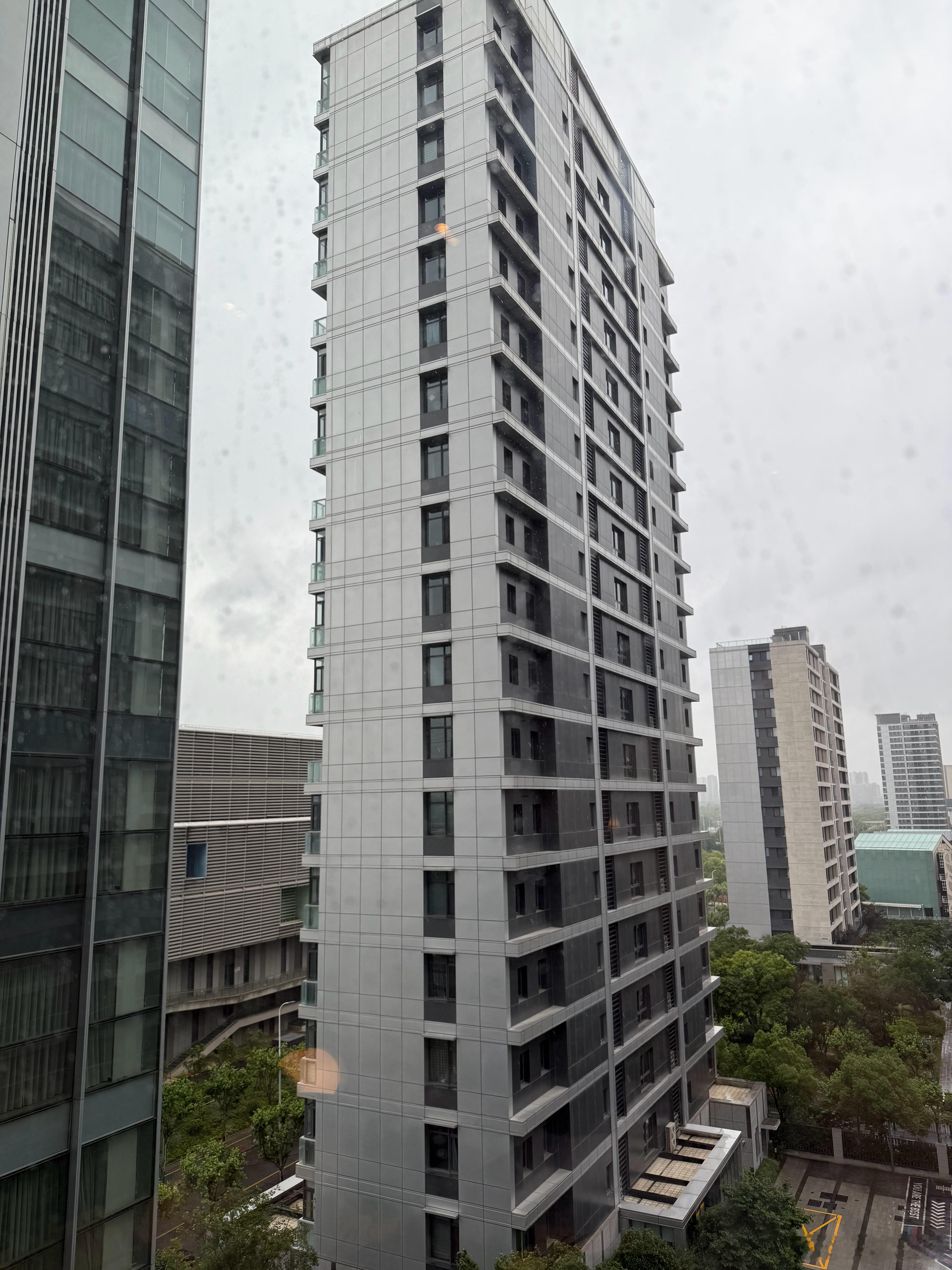 坐标上海，来参加联想MOTO的新品发布会了，目前正在品牌方安排的酒店里，这次有好