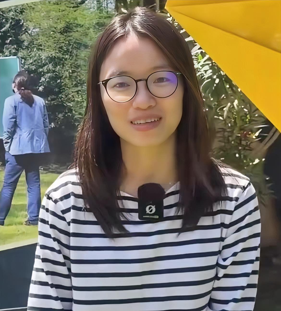 以前在北大，校友和老师觉得王虹平凡又内向，成绩也中下等，没显出啥天赋。可她身边的