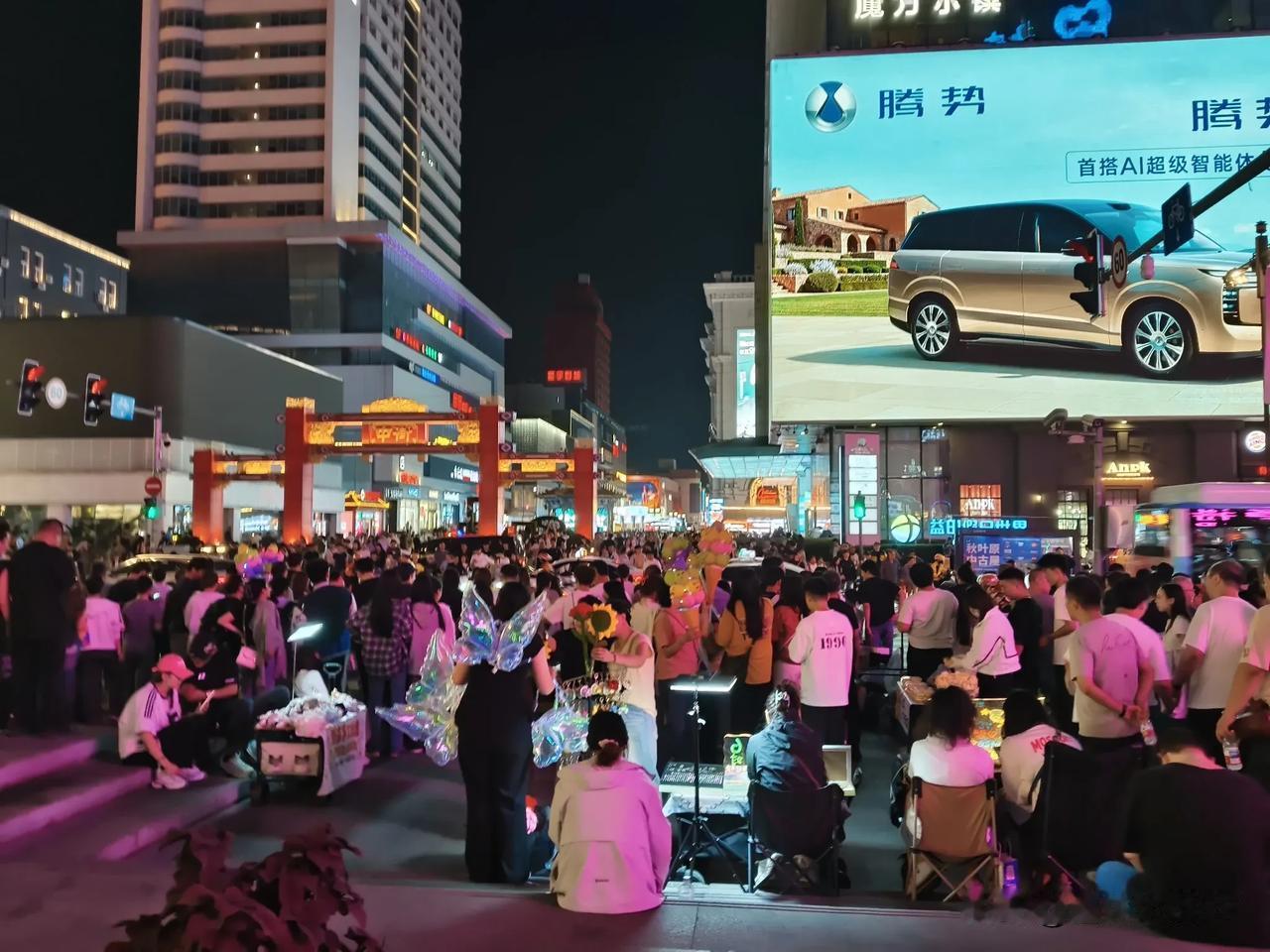 从沈阳中街地铁站一出来，就意外震惊到我了，咱大沈阳这么豪华这么繁荣吗！（图1️⃣