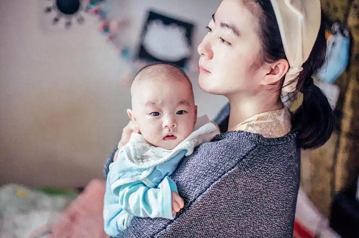 一定要善待家里面带孩子的那个人带孩子这件事好像没什么技术含量，但它其实是一场