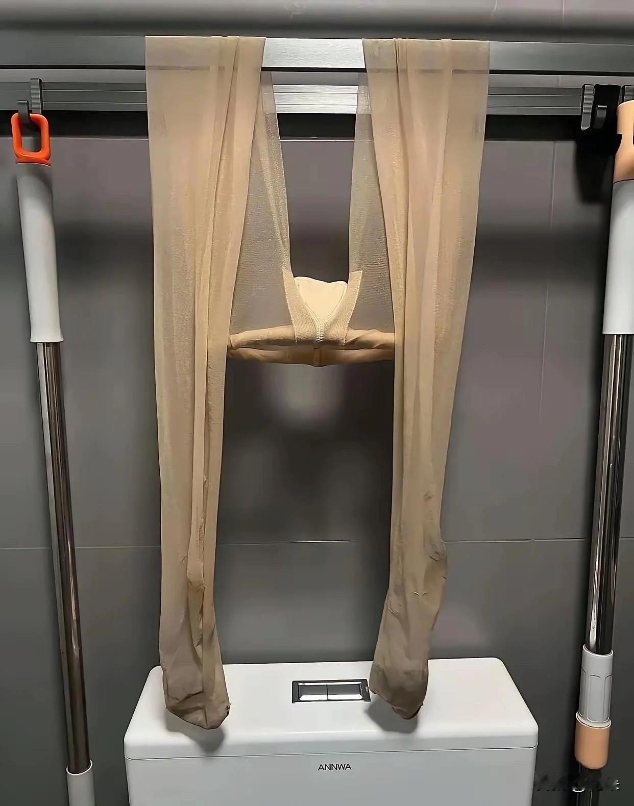 请问丝袜还需要清洗吗？不都是穿一次就丢弃了吗？若想让丝袜洗后依旧保持顺滑，有几