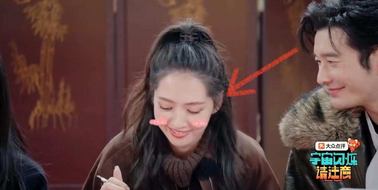 黄晓明与郭碧婷再聚，以为郭碧婷敷衍回应黄晓明，想不到郭碧婷细节满满。郭