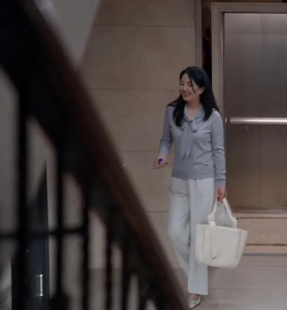 《我的后半生》从第1集到第8集，如果说丽娜的穿搭不尽如人意，连亦怜的穿搭却很讨喜