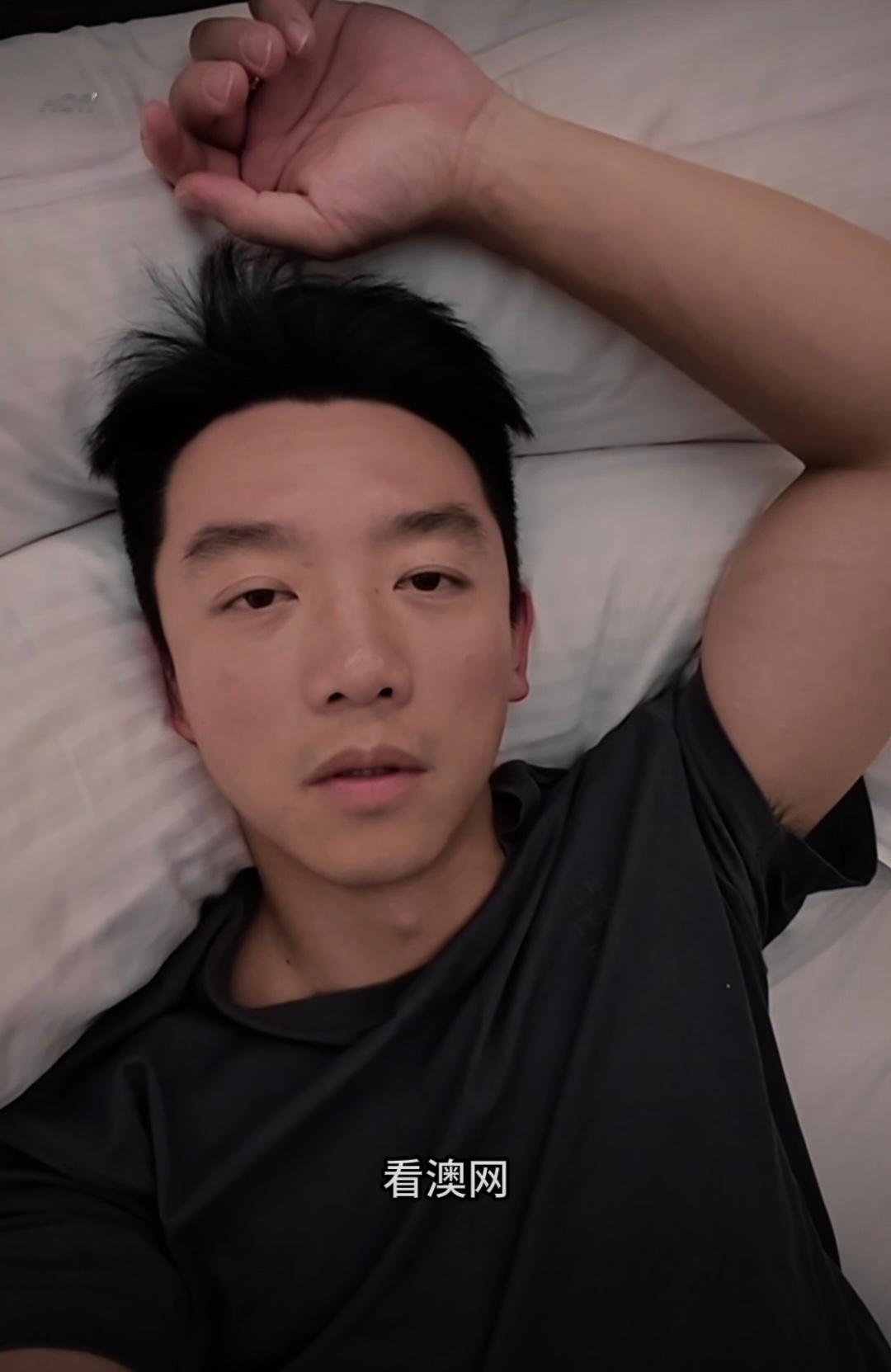 郑恺郑恺也是糟心了。作为澳网观赛大使，开开心心带家人出游。结果发了个网球视频时被