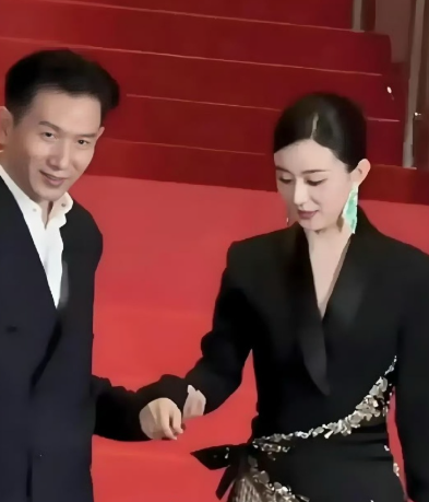 这眼神充满了对彼此的欣赏​​​