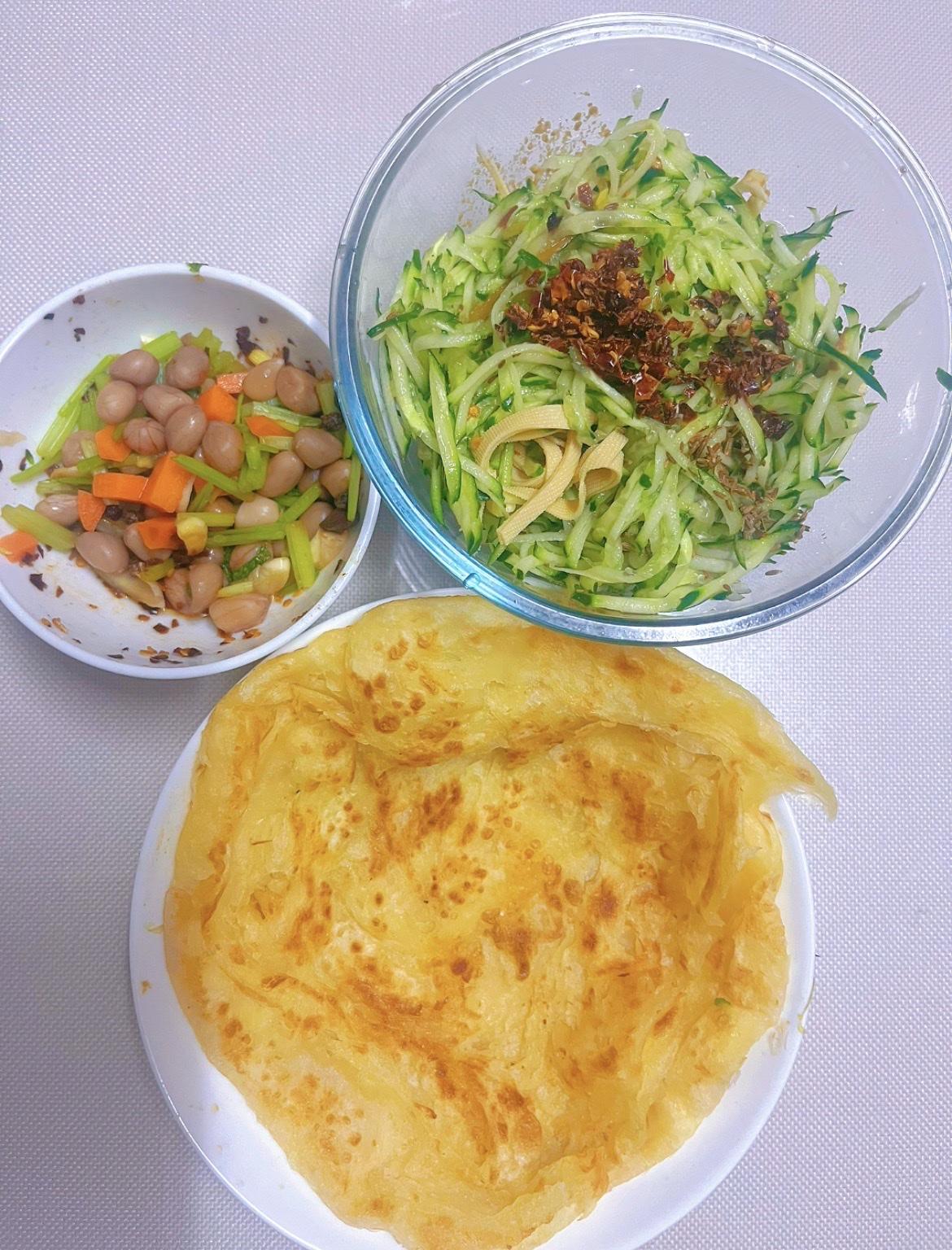 为什么不相信光？跑输指数自罚吃素！三年后皈依佛门，法号：戒色[害羞][害羞]