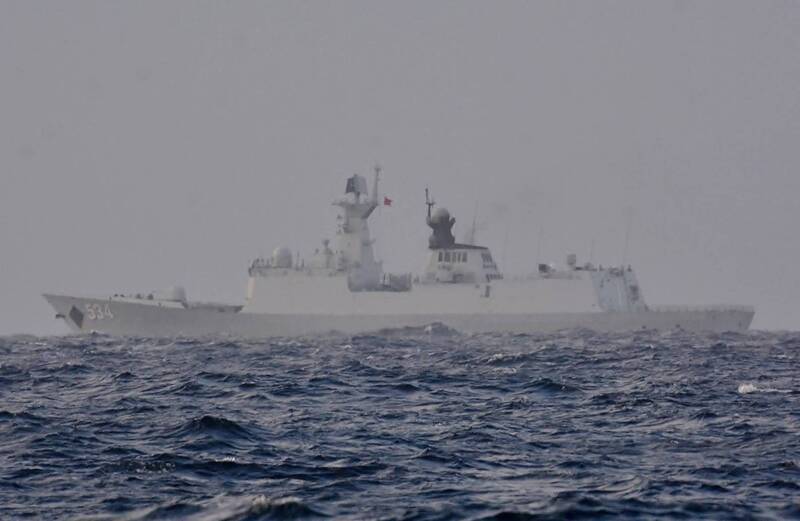 台媒称台澎湖渔民前天在澎湖七美西南附近海域，遇到解放军534号护卫舰与台军180