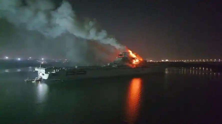 福特号士兵叛乱？全球最贵航母被烧成废铁，3大硬伤需返厂14个月 造价130亿