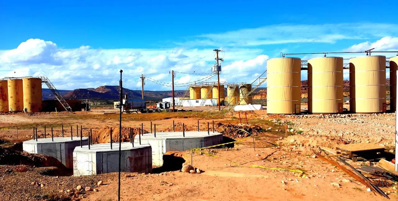 伊朗深陷巨大危机！4月28日，中东媒体爆料，伊朗哈尔克岛原油储备设施全面饱