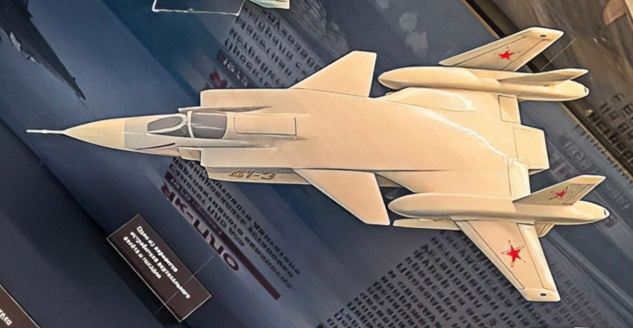 苏联飞机也不是都好看的，比如雅科夫列夫的这堆舰载机方案……也难怪米格和苏霍伊两个