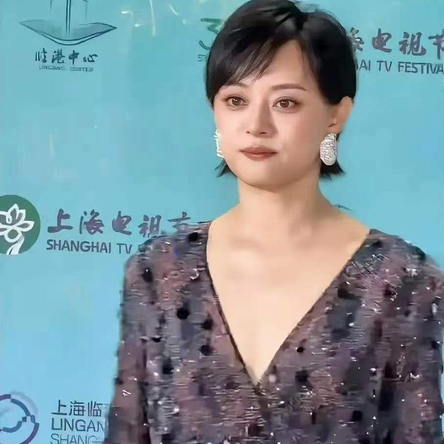 白玉兰后台这段对话，看完真的被圈粉了第31届白玉兰颁奖后台爆料，孙俪直接拦