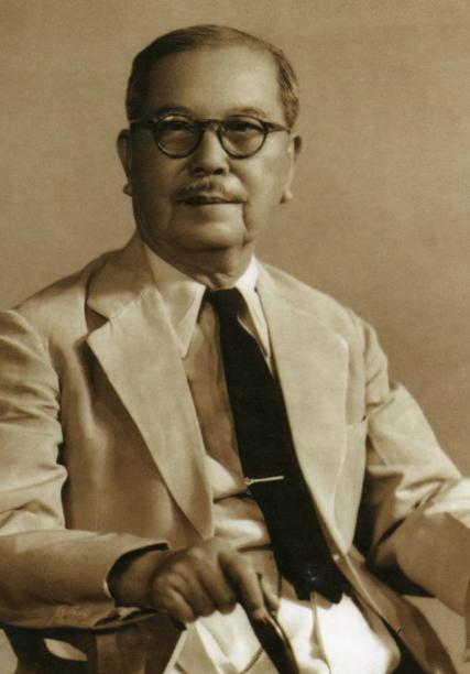 1948年，陈嘉庚被特务用枪顶着太阳穴，满屋人都以为他必死无疑——他只开口说了一