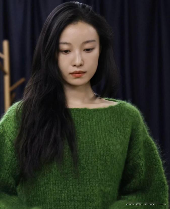 张艺谋对20岁倪妮说：“跟我住三年，别谈恋爱”，三年封闭打磨，她换来了什么？