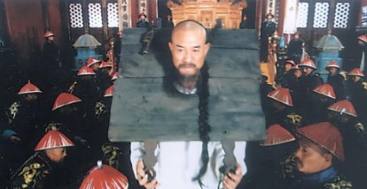 1726年，年羹尧知道自己将被问斩，暗中把怀孕的小妾，送给一位书生，并多次嘱咐孩