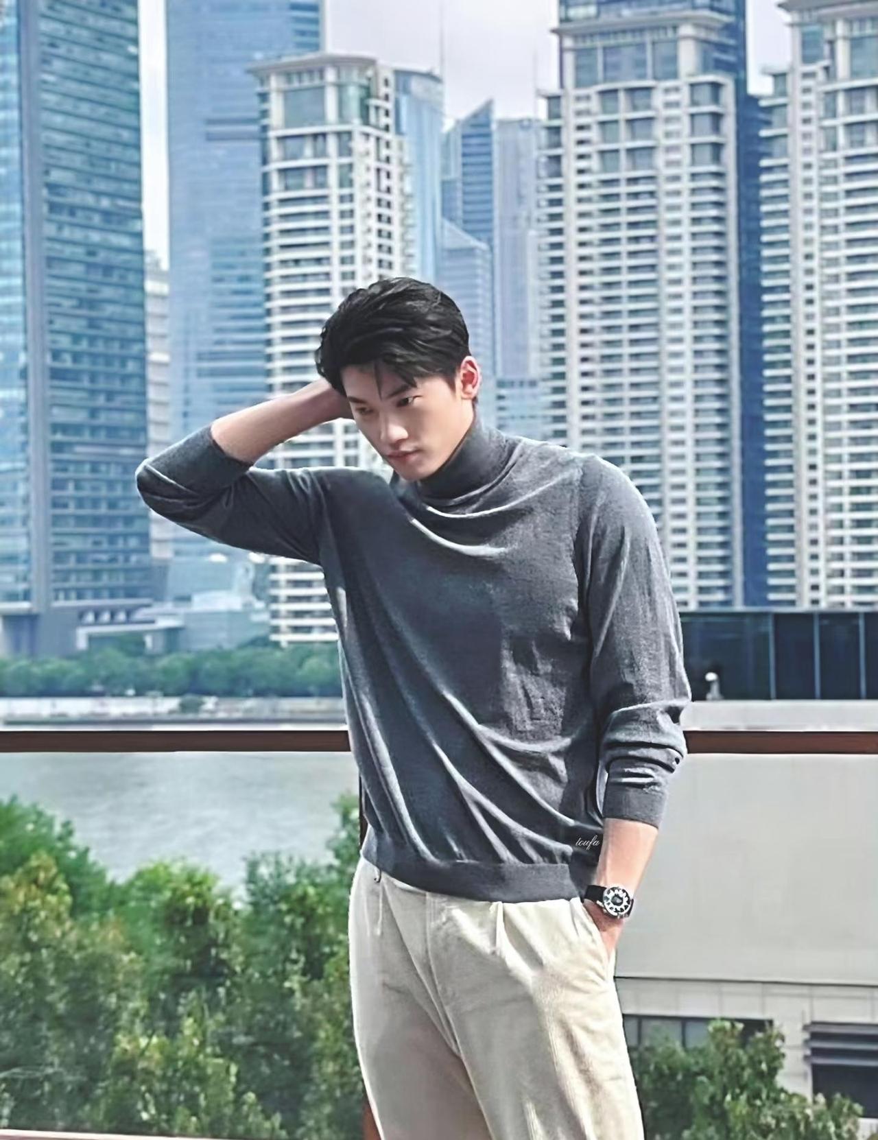 男人穿着最性感的衣服感觉路透比正片更好看请多穿！汪顺游泳