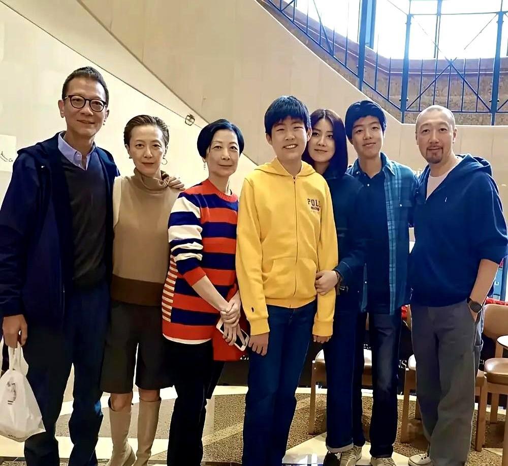 都说陈慧琳嫁得亏，老公又老又秃。但你仔细看她这些年：没出轨闹剧，没婆媳大战，孩