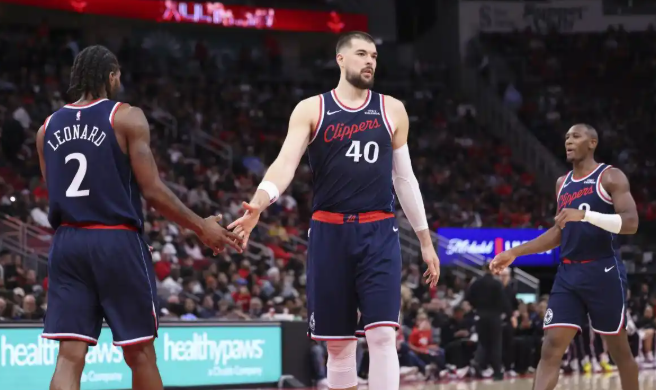 祖巴茨跟大洛最大的区别就是斗志！！37岁老将，先延误外线突破进来的人再回头封盖这