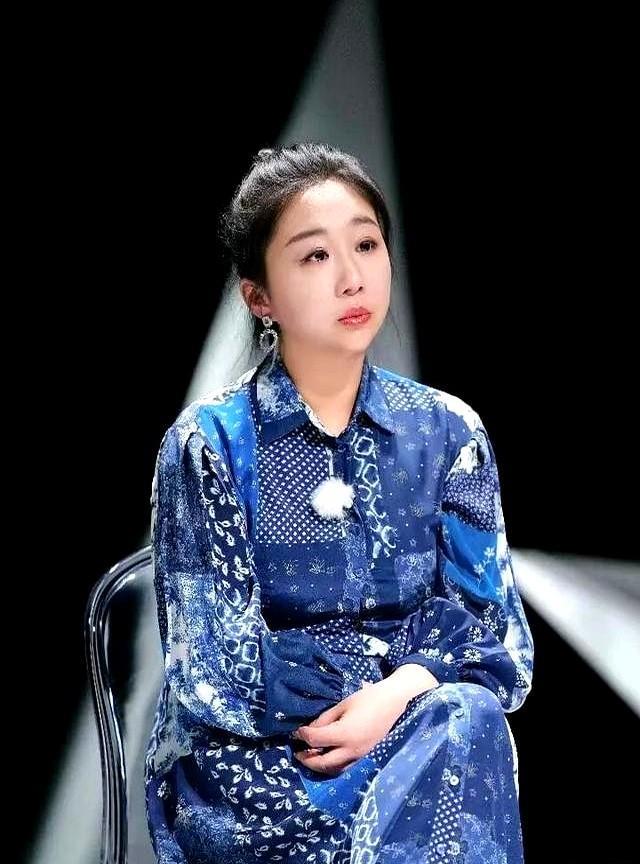 傅首尔婚离了，事业也没了。前夫直播月销破亿，她颗粒无收。曾经的辩论女王靠家庭