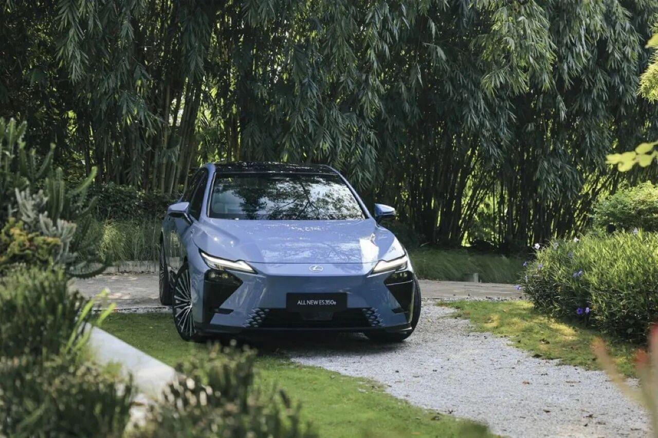 选豪华轿车怕踩坑？雷克萨斯全新ES解决充电焦虑+全家舒适，新手也能轻松开！谁懂啊