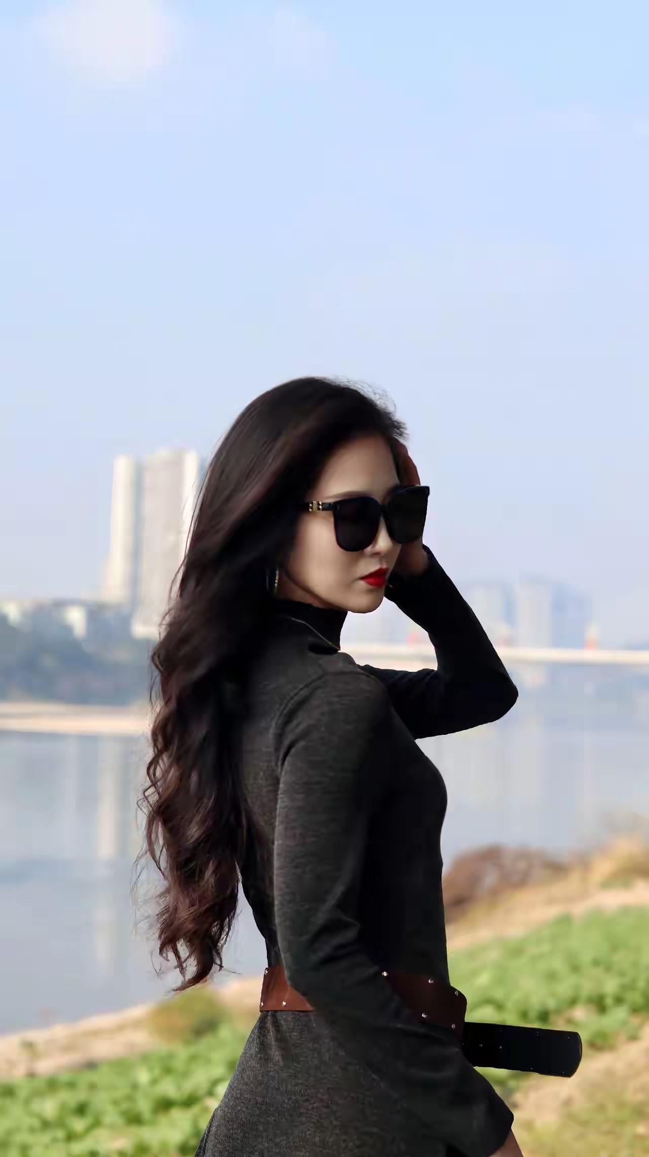 明星朱珠河景朱珠明星照朱珠自拍