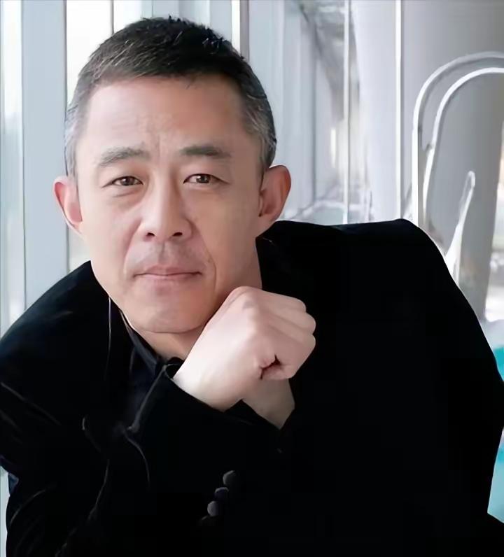 这个世界最搞不懂的人就是侯勇了。明明自己都58岁了，居然和三婚妻子生了个儿子。他