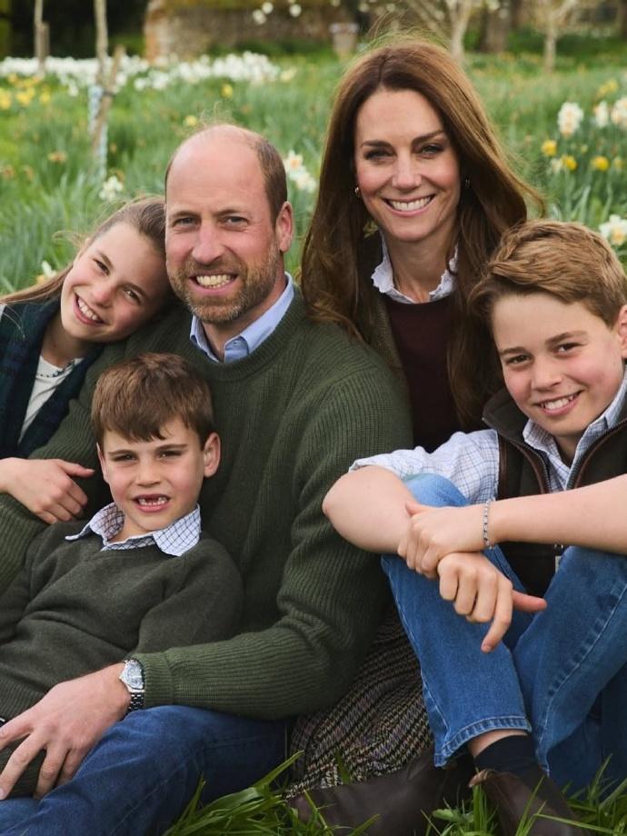 貌合神离的一家人，威廉王子所面临的压力，远远超过查尔斯三世。查尔斯三世和戴安娜