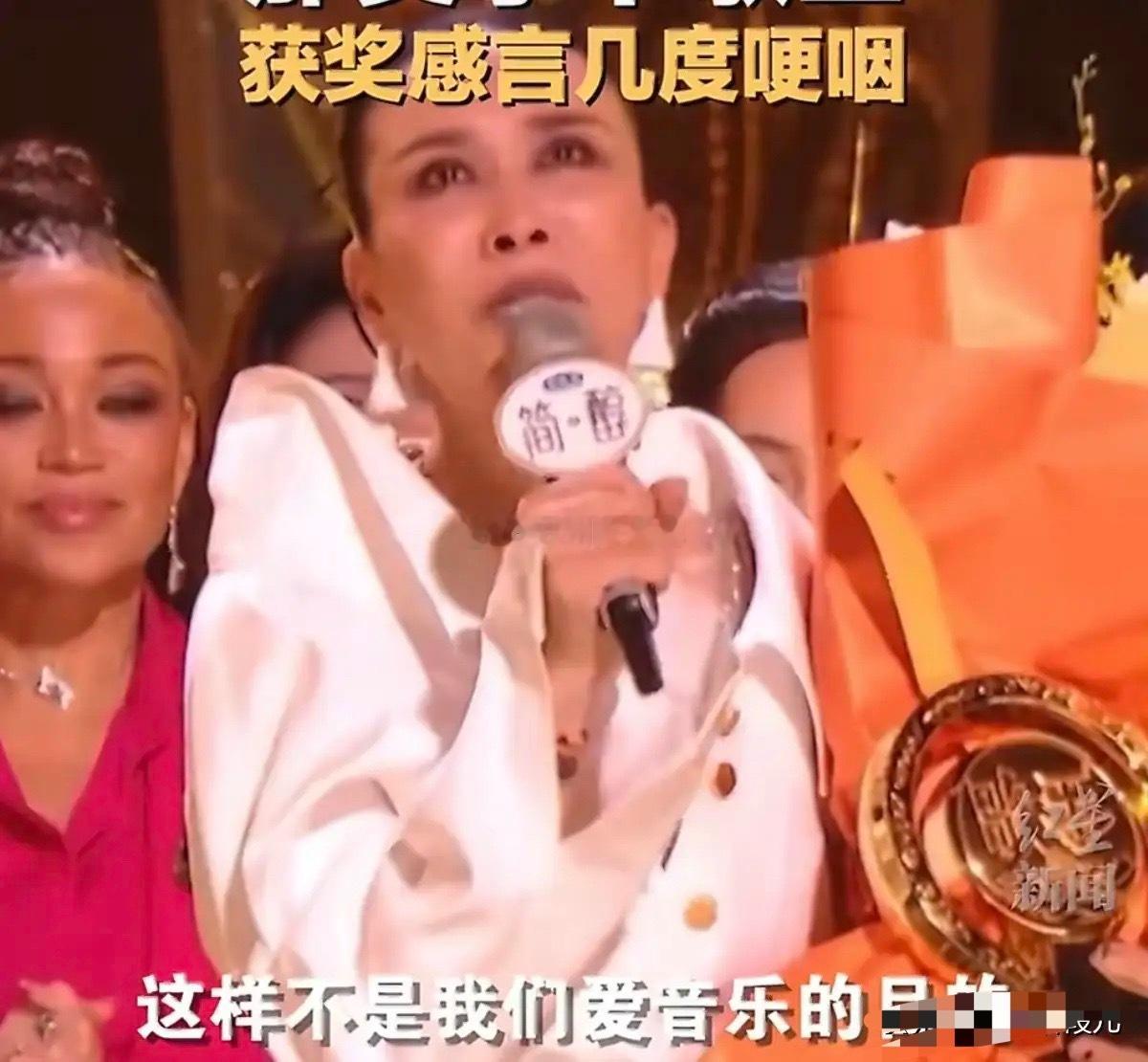 那英，难掩开心！5月15日，歌手那英突然冲上了热搜，让人没有想到的是，这次爆出了