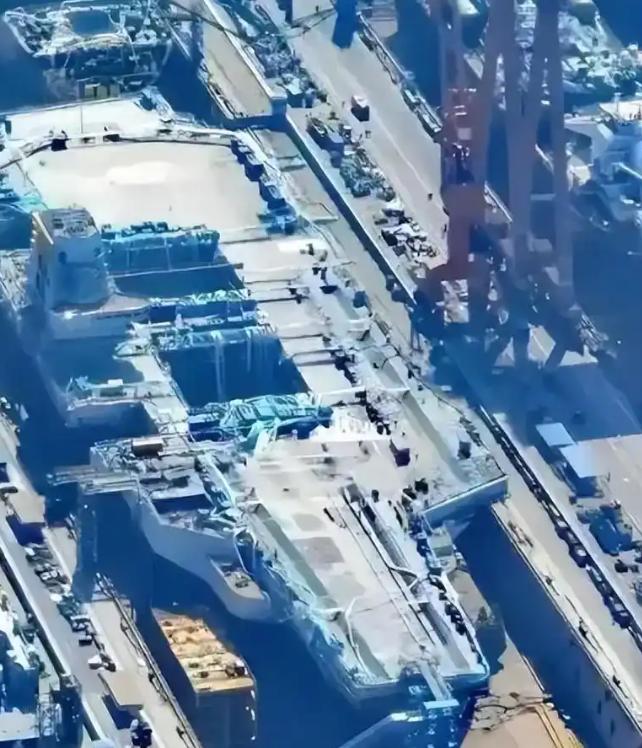 西方喊了几十年的“10万吨航母黄金吨位”，居然要被中国直接掀桌子了？中国航母四号