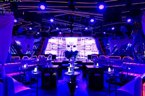 世界上没有春药，它真正的名字叫迷奸药。只需一滴，你就会乖乖的任人摆布。它又叫乖乖