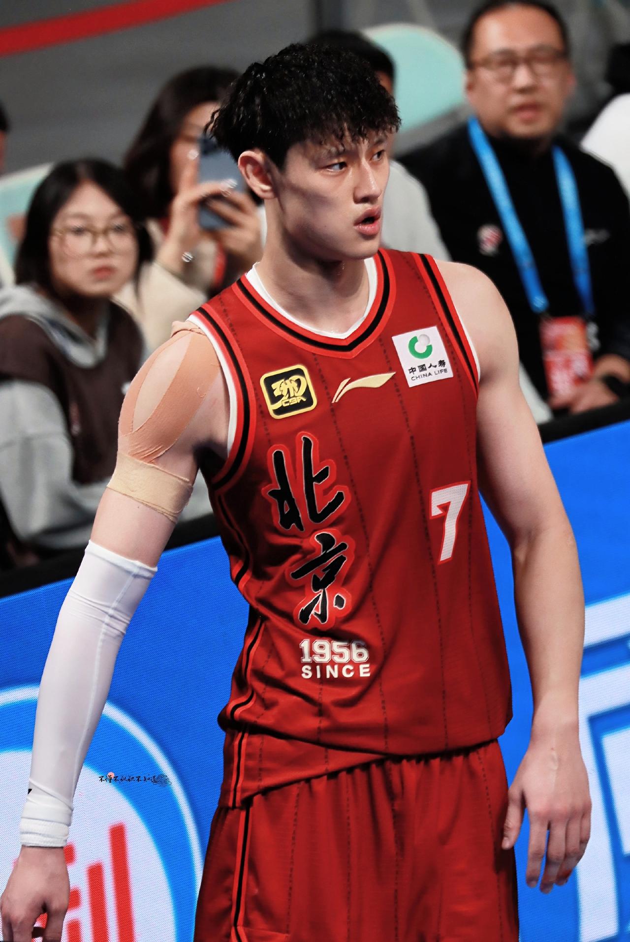 非常可惜！北京队82-88惜败北控，这两位球员表现赢得尊重！1. 曾凡博：全场