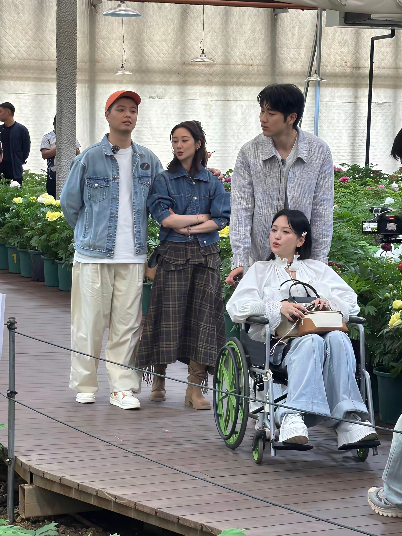 金莎诠释外表再年轻，但身体年龄不年轻了金莎今年45岁了，但她的脸看着很年轻，感觉