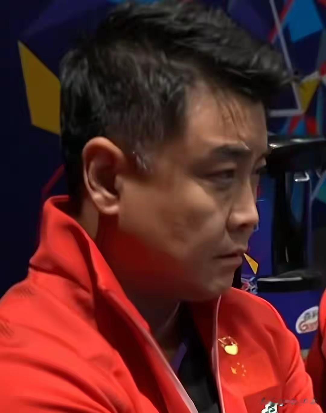 侯英超点评非常到位，他指出王皓亲自坐镇效果立竿见影，向鹏3比1战胜韩国选手林钟勋