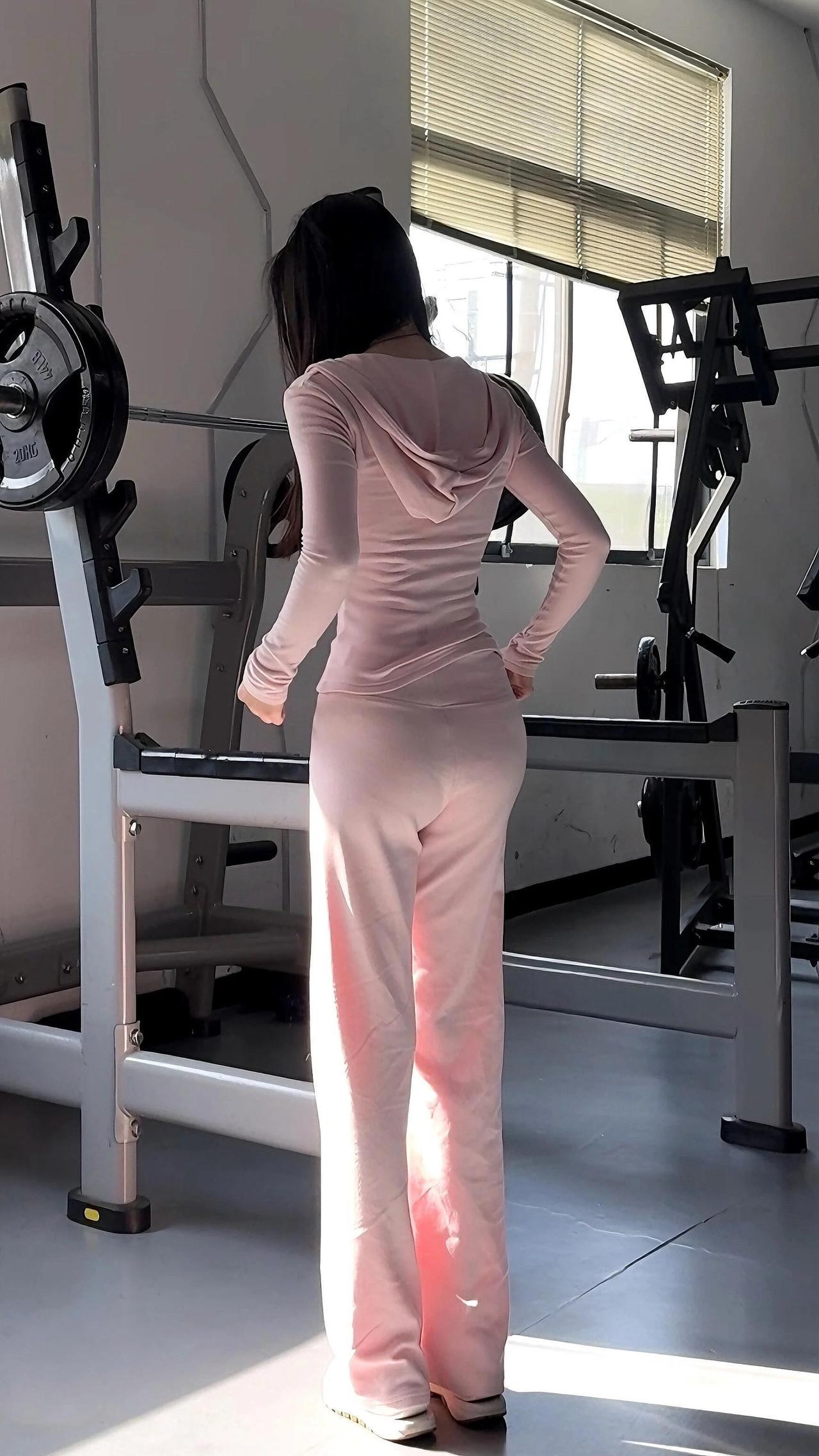 穿上衣服不认识了